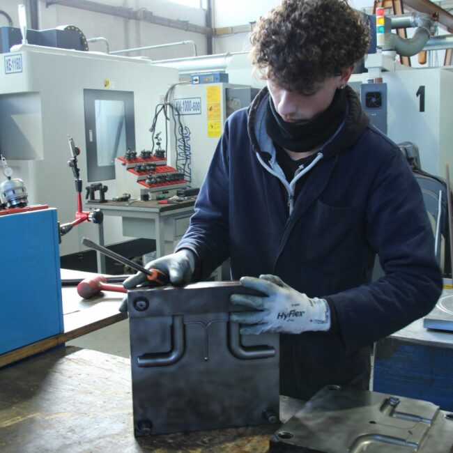 L.a.r.s. srl Officina meccanica produzione stampi a Brescia